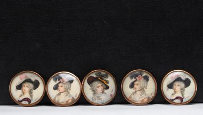Ensemble de cinq boutons, peinture miniature...
