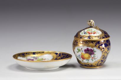 MARCOLINI, Sucrier et soucoupe en porcelaine...