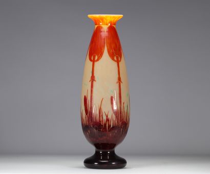 Le Verre Français grand vase dégagé à l'acide...