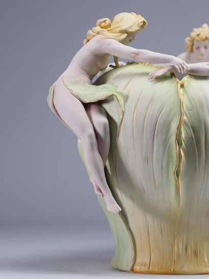 Imposant vase Art Nouveau 