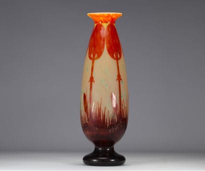 Le Verre Français grand vase dégagé à l'acide...