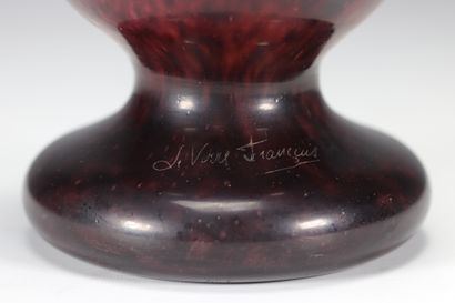 Le Verre Français grand vase dégagé à l'acide...