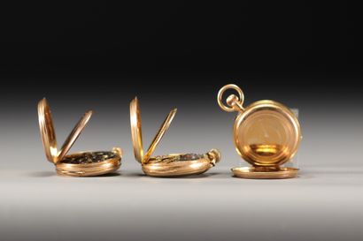 Lot de trois montres de gousset en or jaune...