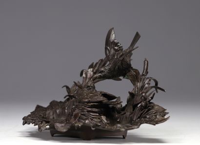 Encrier en bronze à décor d'oiseaux sur un...