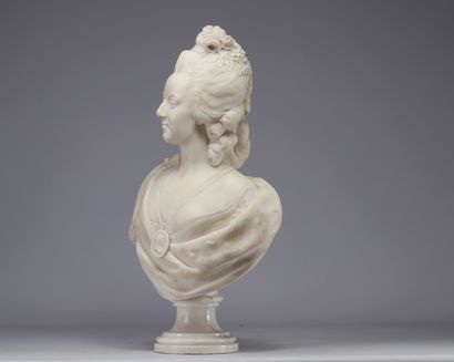 Buste de Marie Antoinette en marbre sculpté....