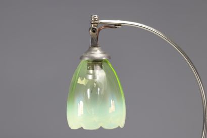Lampe Art Nouveau en bronze et tulipe verte
Poids:...