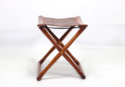 Tabouret Curule en Acajou et cuir vers 1960.
Poids:...