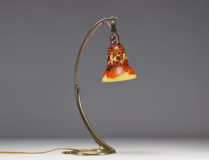 Lampe Art Nouveau en bronze et tulipe dégagée...