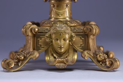 Rare pendule en porcelaine bleue de Sèvres...