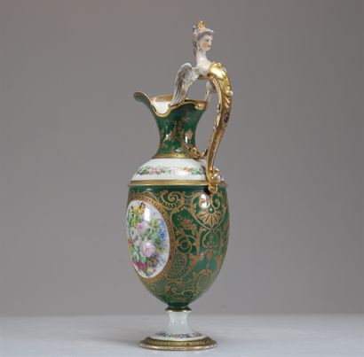 Verseuse en porcelaine, manufacture française,...