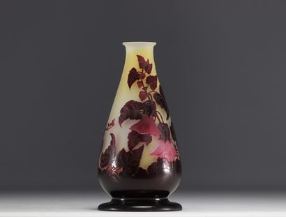 Émile GALLÉ - Pied de lampe en verre multicouche...