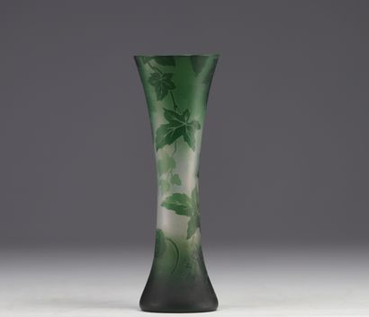 Val Saint Lambert, vase en verre multicouche...