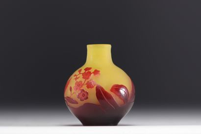 Émile GALLÉ (1846-1904) - Petit vase boule...