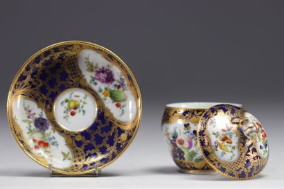 MARCOLINI, Sucrier et soucoupe en porcelaine...