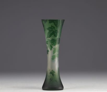 Val Saint Lambert, vase en verre multicouche...