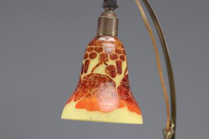 Lampe Art Nouveau en bronze et tulipe dégagée...