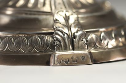 Paire de bougeoirs à décor de colonne en...