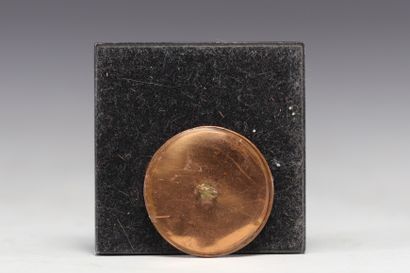 Ensemble de cinq boutons, peinture miniature...