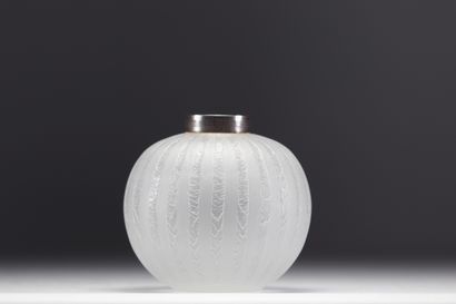 DAUM Nancy - Pied boule en verre dégagé à...