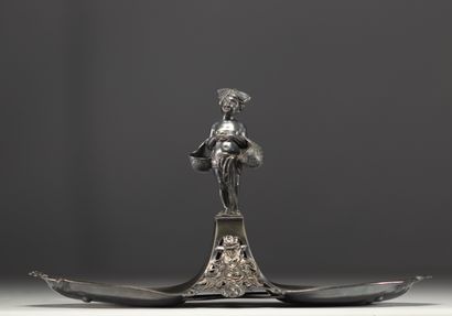 Milieu de table Art Nouveau en étain polis...