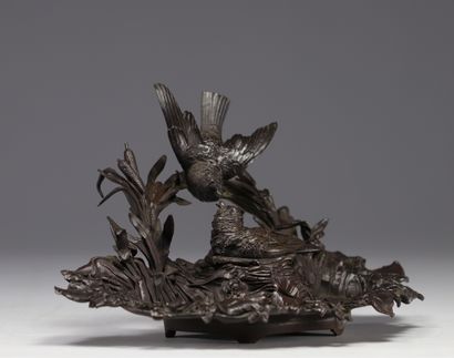 Encrier en bronze à décor d'oiseaux sur un...