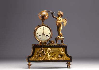 Rare pendule d'époque Empire en bronze doré...