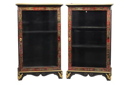 Paire de vitrines en marqueterie Boulle d'époque...