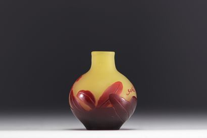 Émile GALLÉ (1846-1904) - Petit vase boule...