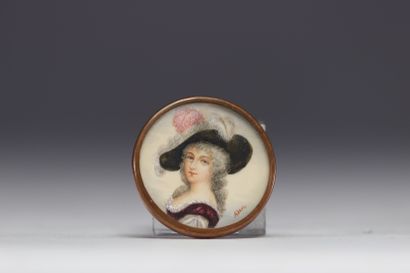Ensemble de cinq boutons, peinture miniature...