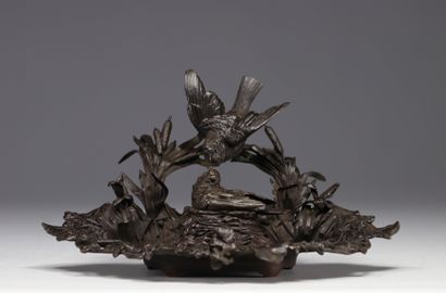 Encrier en bronze à décor d'oiseaux sur un...
