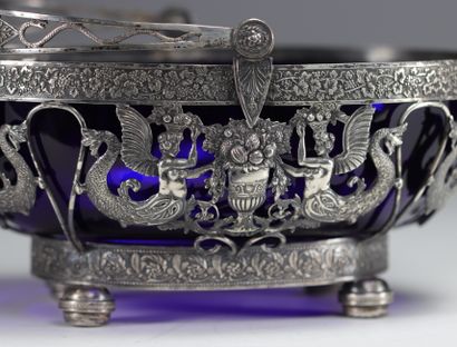 Panier ajouré en argent de style Empire,...