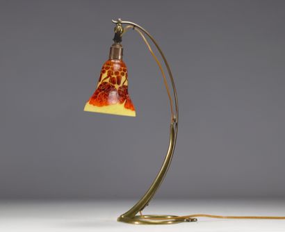 Lampe Art Nouveau en bronze et tulipe dégagée...
