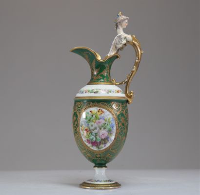 Verseuse en porcelaine, manufacture française,...