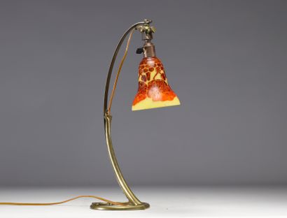 Lampe Art Nouveau en bronze et tulipe dégagée...
