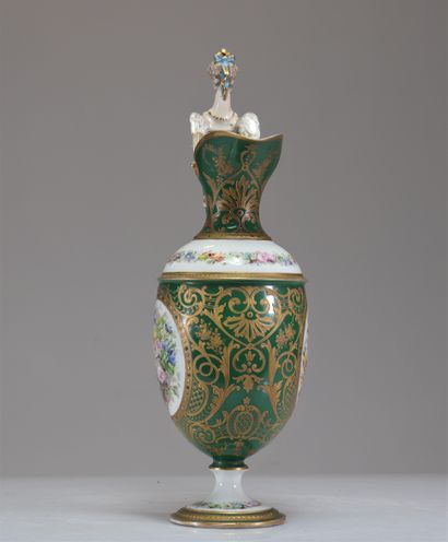 Verseuse en porcelaine, manufacture française,...