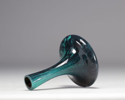 Vase soliflore en verre bleu dans le goût...
