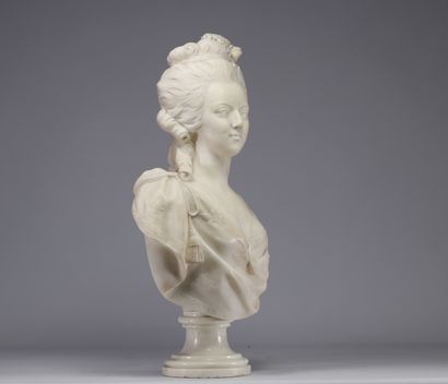 Buste de Marie Antoinette en marbre sculpté....