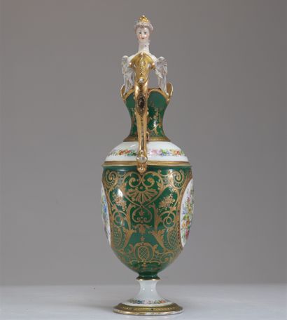 Verseuse en porcelaine, manufacture française,...