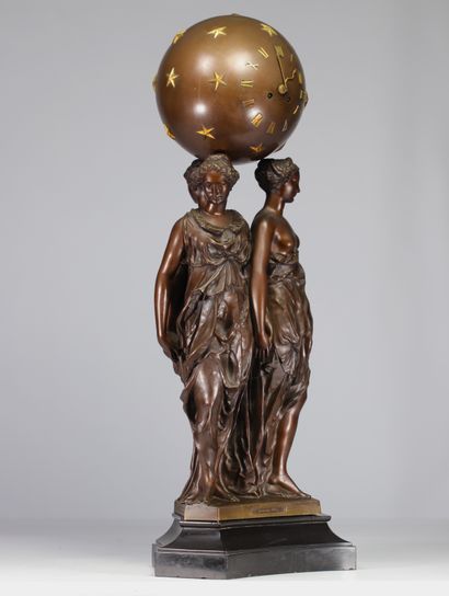 Imposant bronze à patine brune (92cm), représentant...