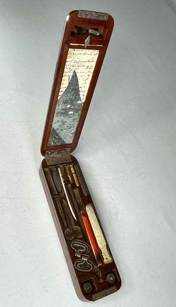 Coffret nécessaire de toilette d'officier...