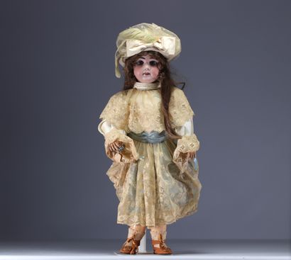 Armand MARSEILLE - Poupée tête en porcelaine...