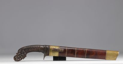 Malaisie - Golok et fourreau, fin XIXe siècle.

Poids:...