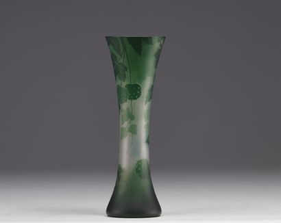 Val Saint Lambert, vase en verre multicouche...
