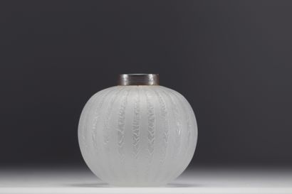 DAUM Nancy - Pied boule en verre dégagé à...