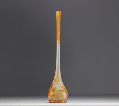 DAUM Nancy - Grand vase soliflore à décor...