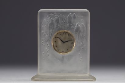 René LALIQUE (1860-1945), petite pendule...