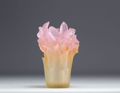 Daum Nancy vase aux Amaryllis en cristal...