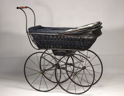 Landau de poupée en osier et fer forgé, capote...
