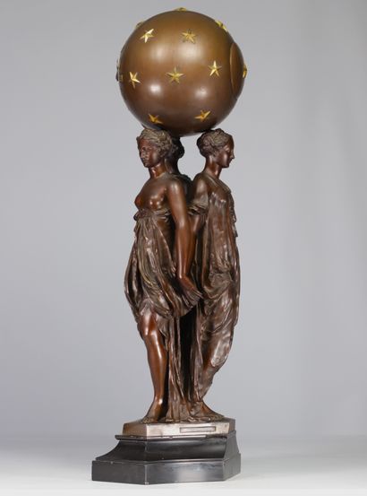 Imposant bronze à patine brune (92cm), représentant...