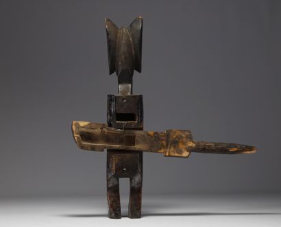 Mali - Serrure Dogon en bois sculpté.
Poids:...